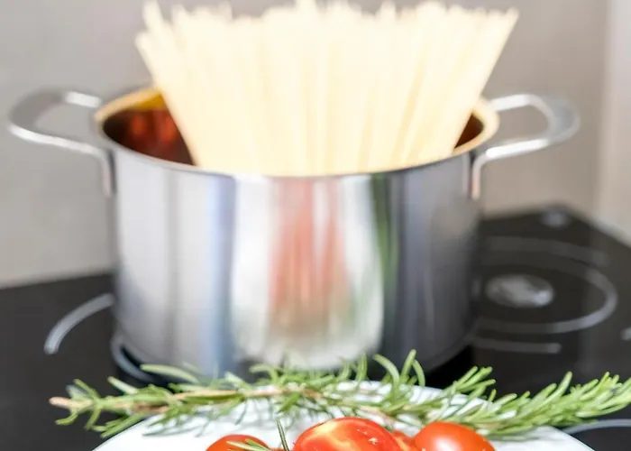 Artstay - Exclusive Near Metro B, Parking, Ac